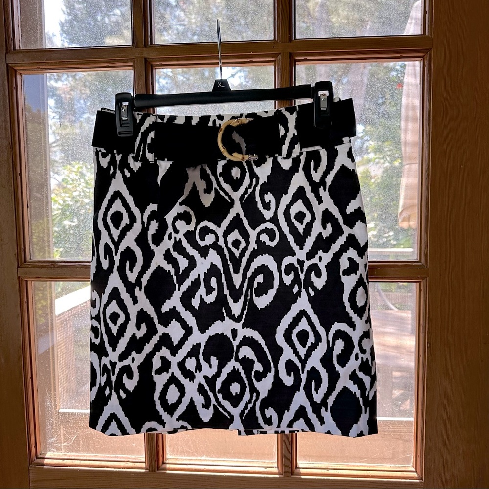 🦋 White House Black Market Tribal Print Pencil Mini Skirt w Belt